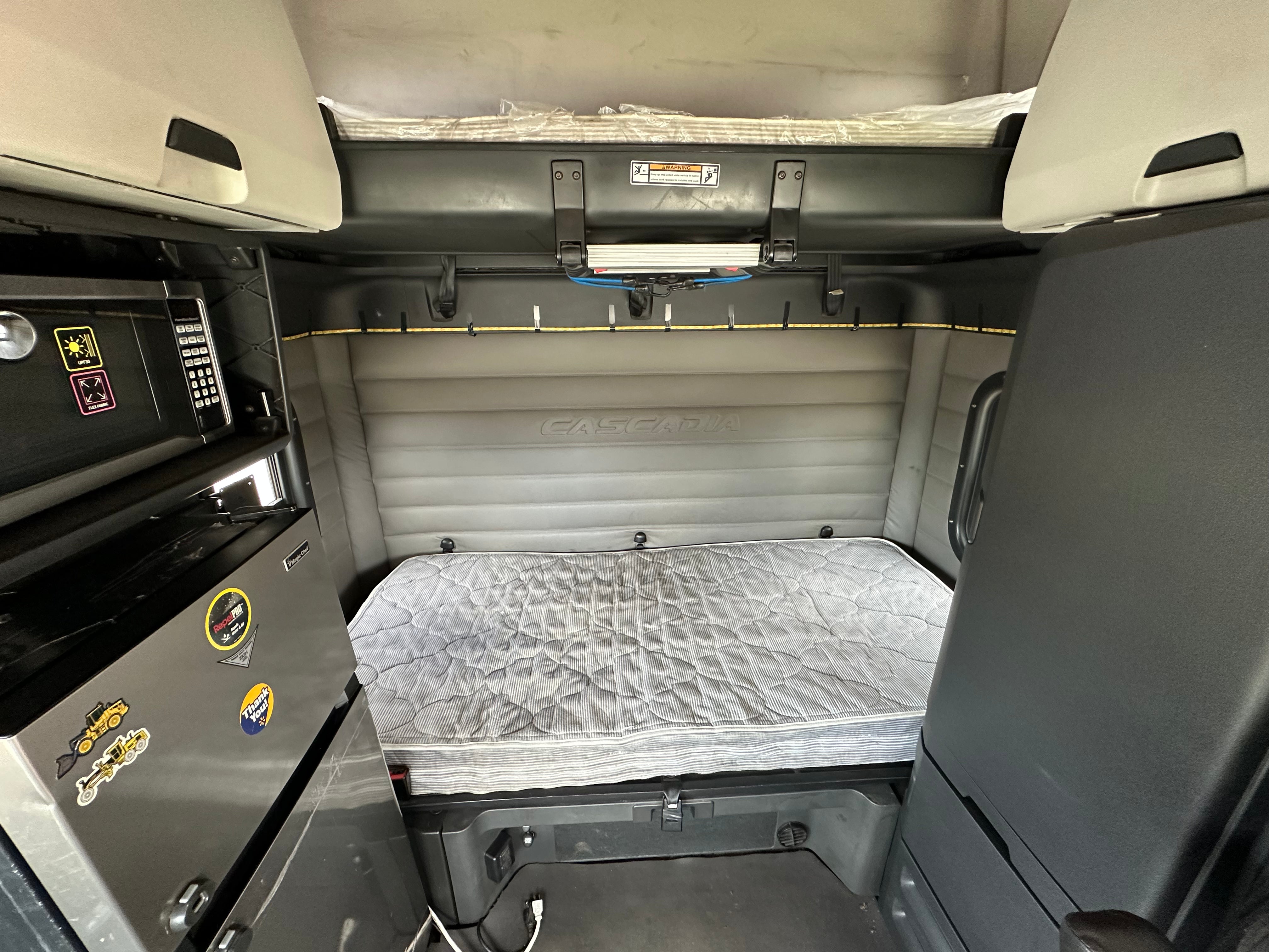 2018 Freightliner Cascadia Route One Trailers