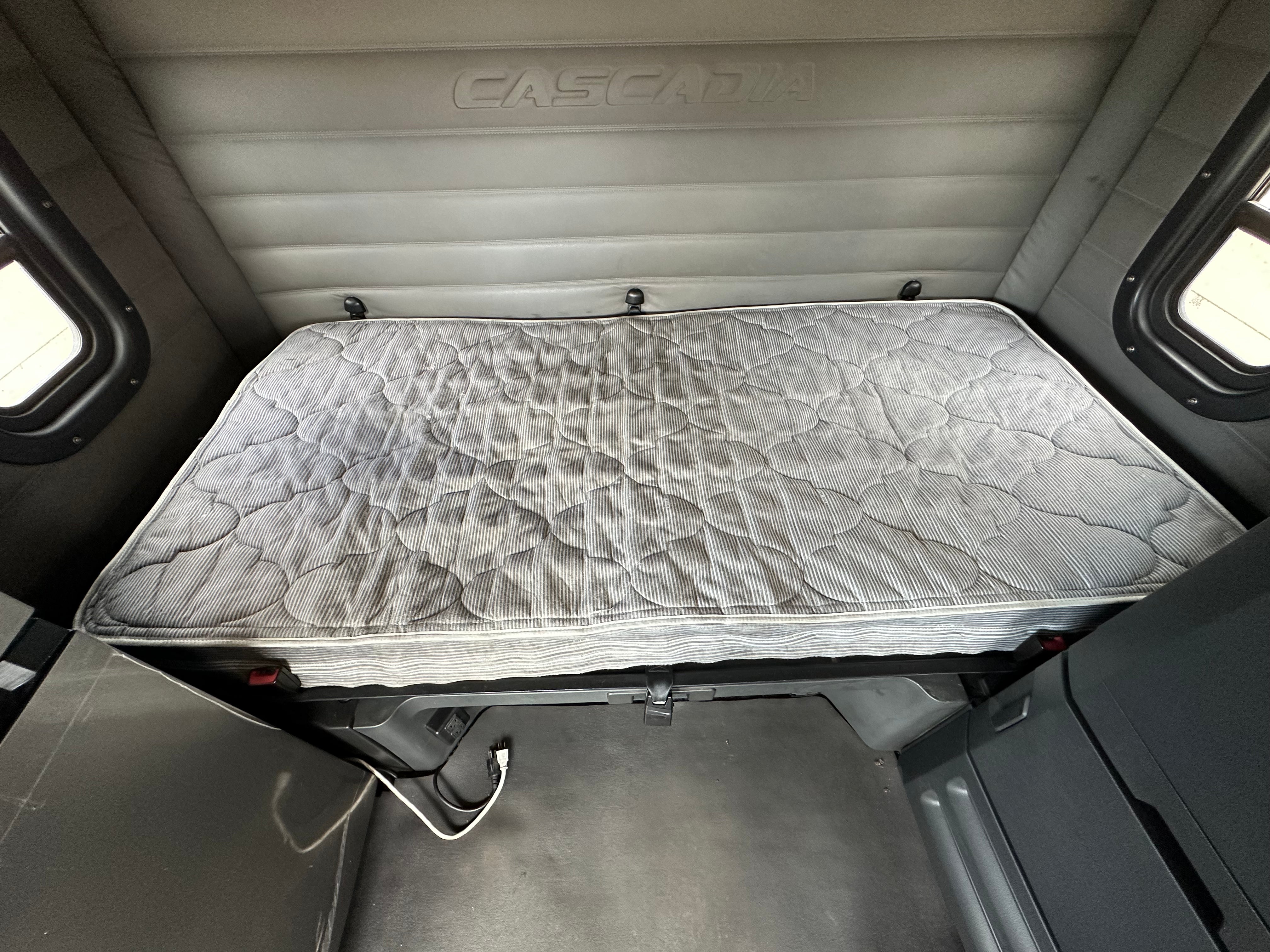2018 Freightliner Cascadia Route One Trailers