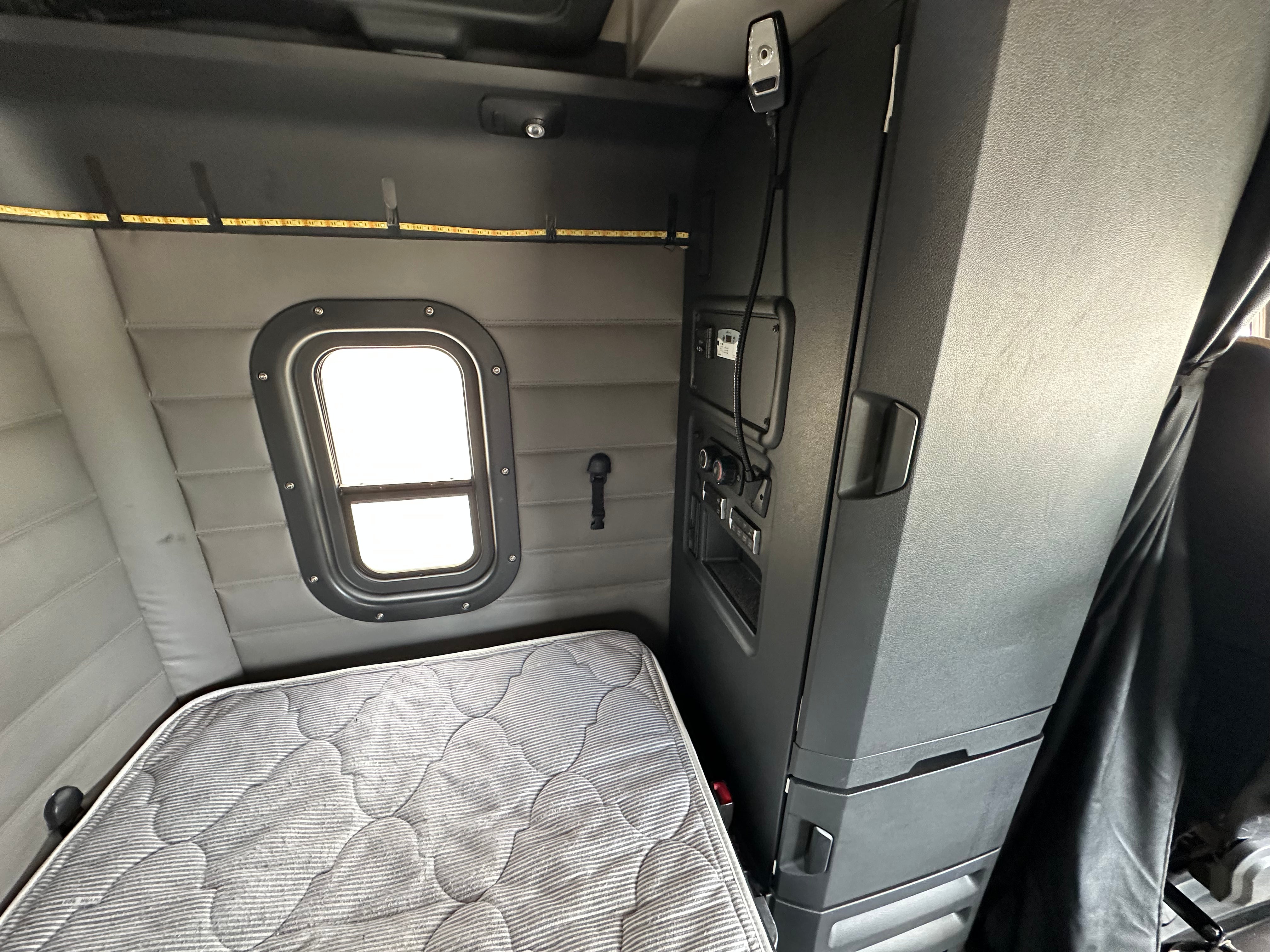 2018 Freightliner Cascadia Route One Trailers