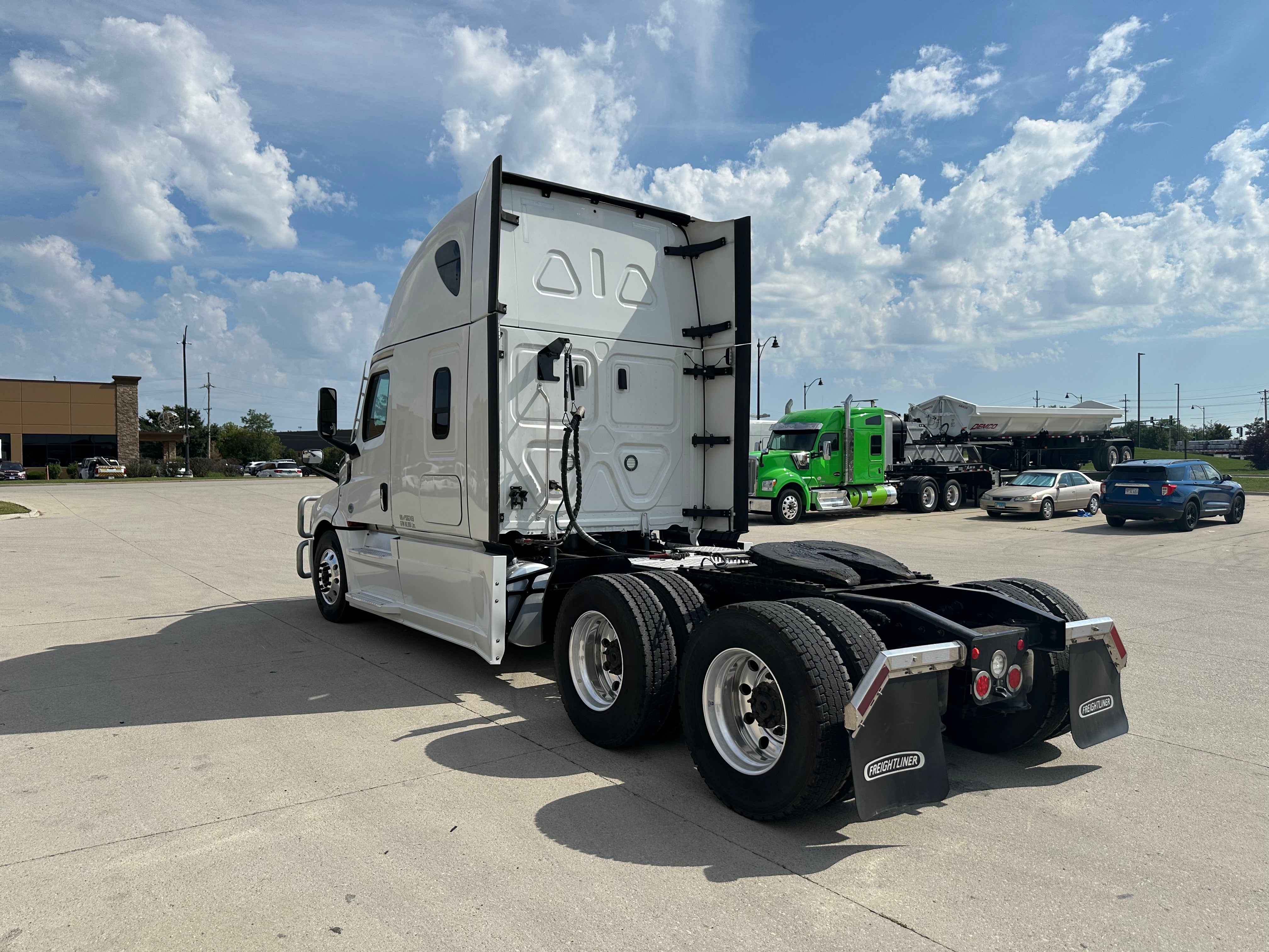 2023 Freightliner Cascadia Route One Trailers