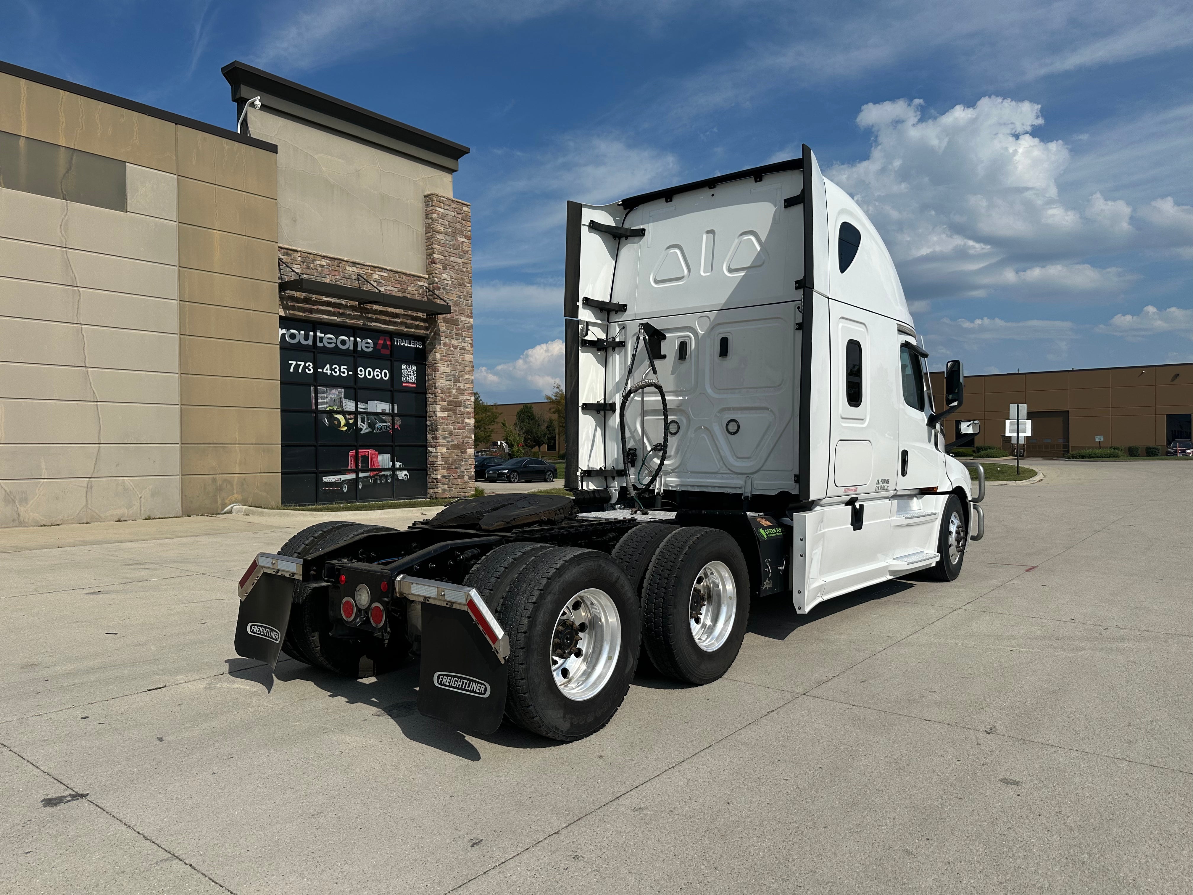 2023 Freightliner Cascadia Route One Trailers