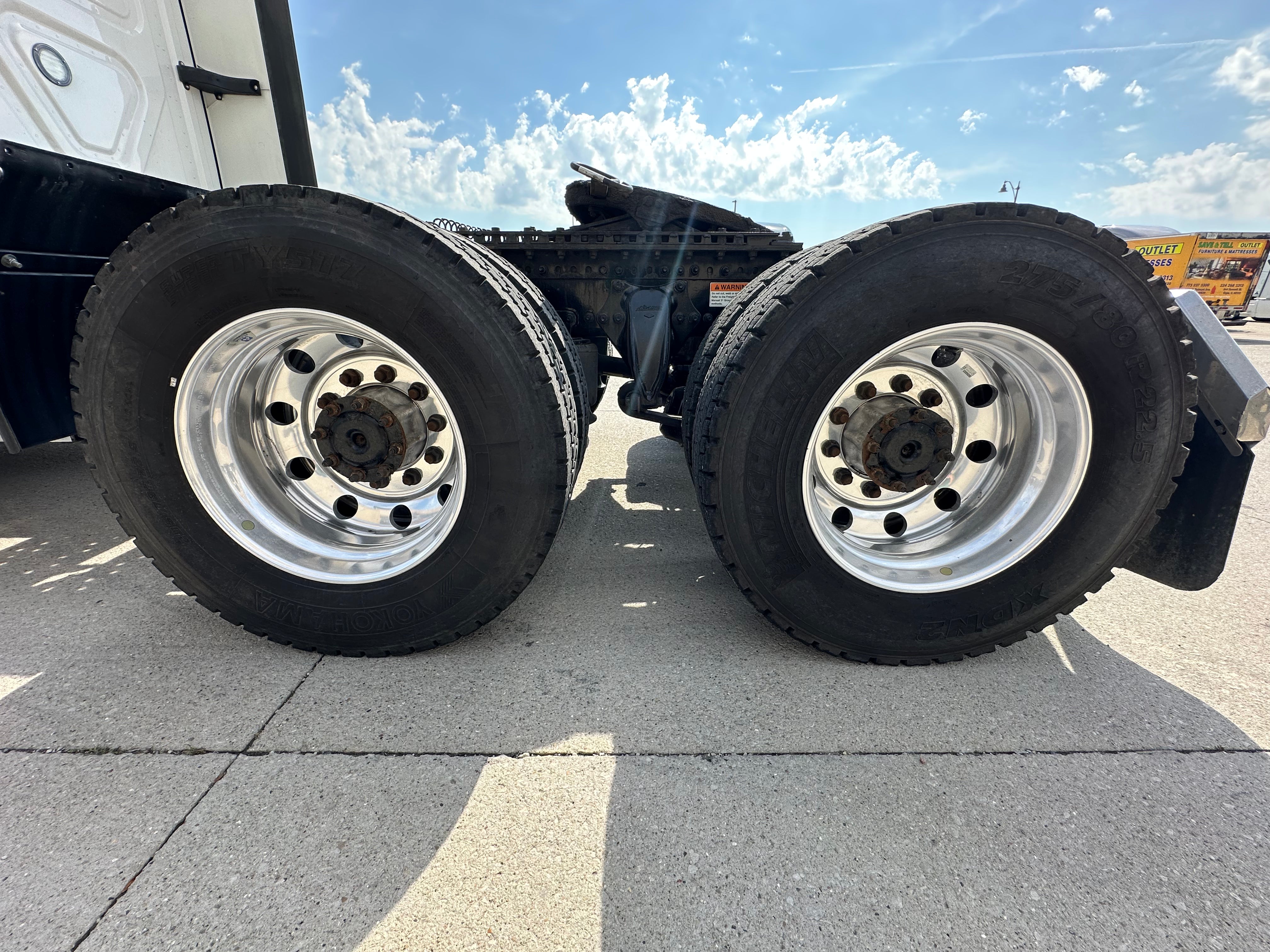 2023 Freightliner Cascadia Route One Trailers