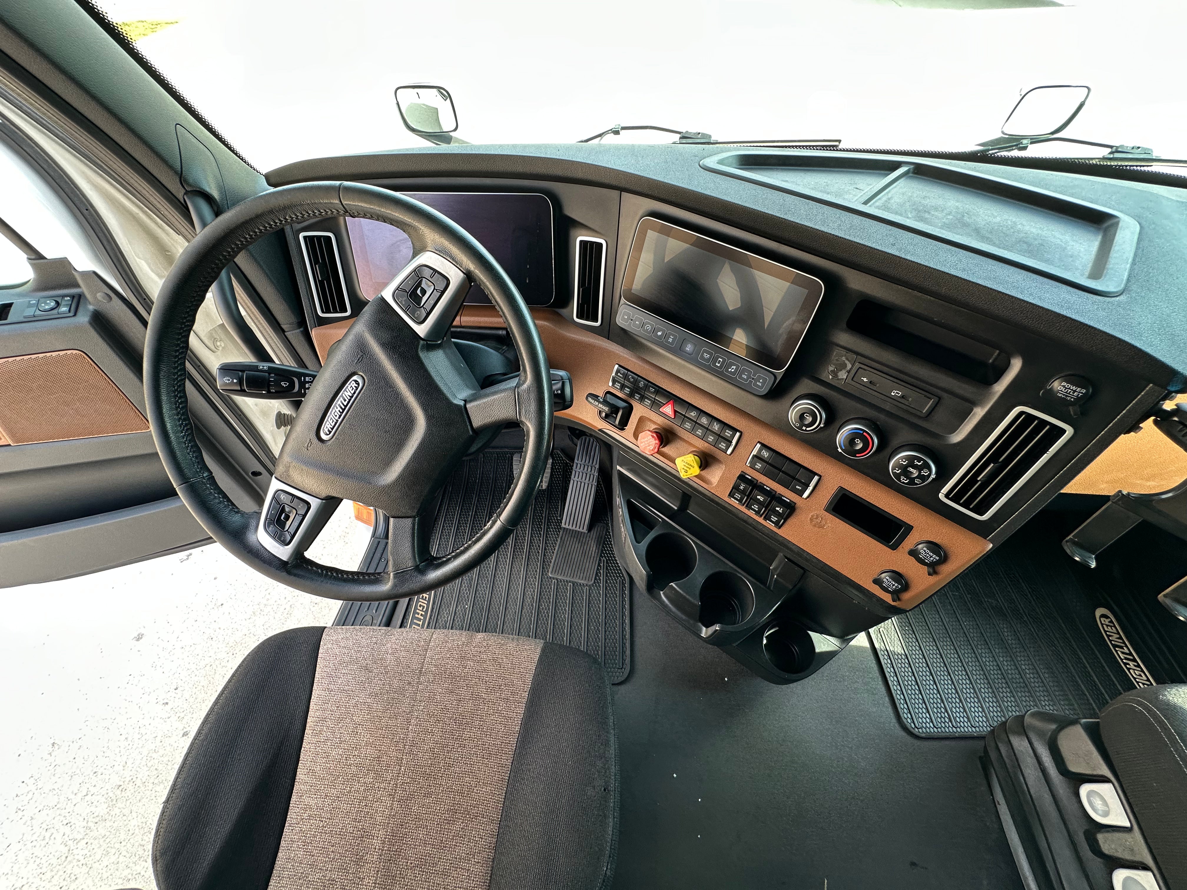 2023 Freightliner Cascadia Route One Trailers