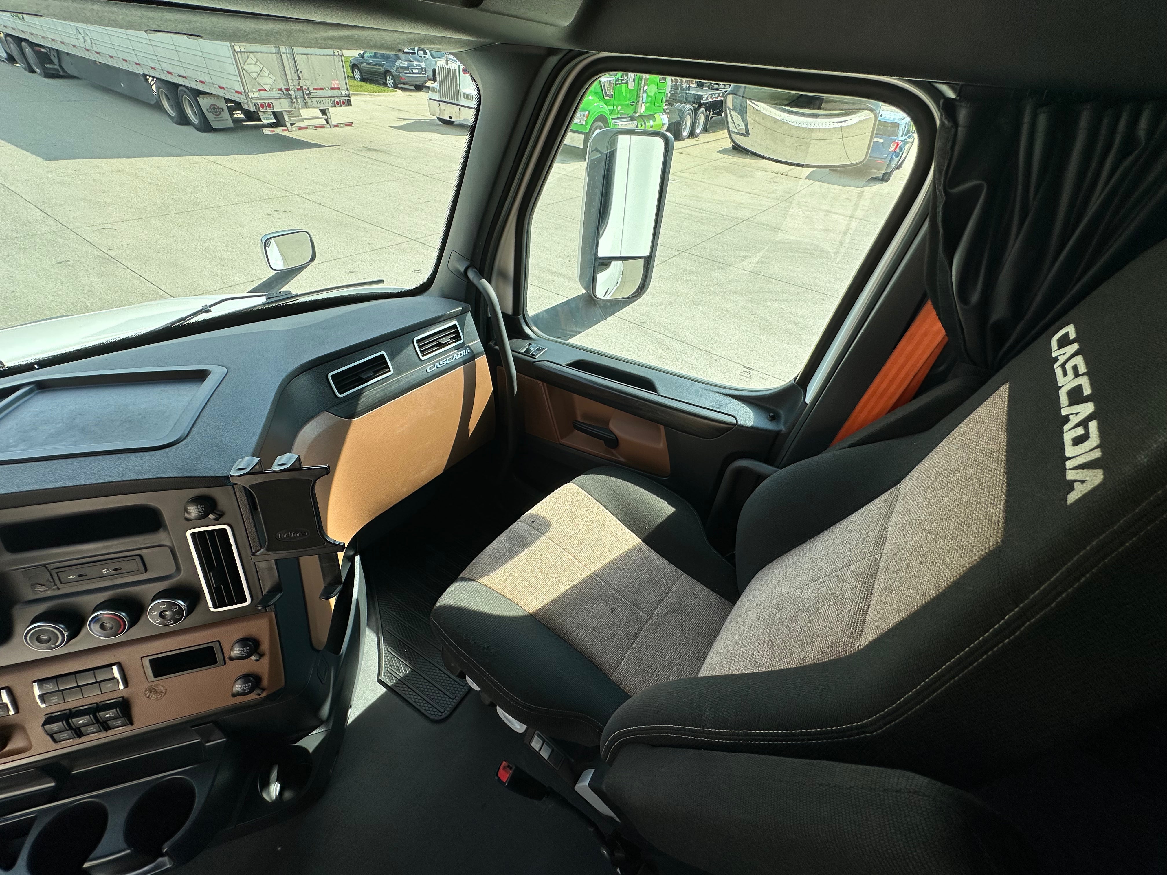 2023 Freightliner Cascadia Route One Trailers