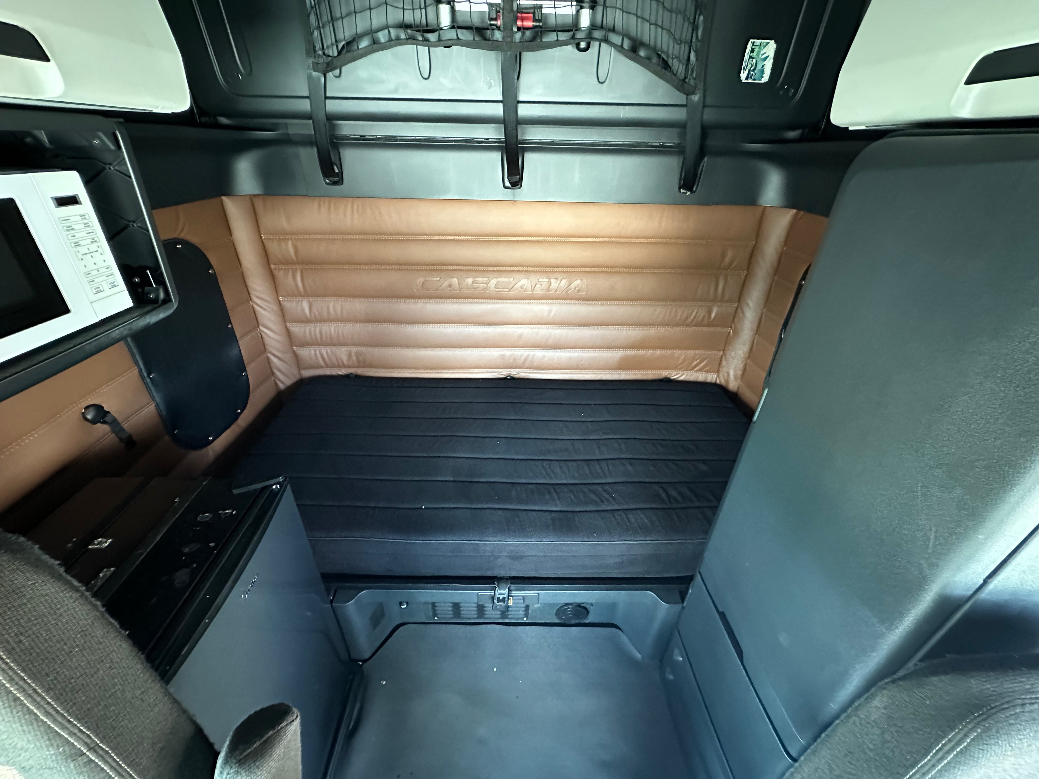 2023 Freightliner Cascadia Route One Trailers