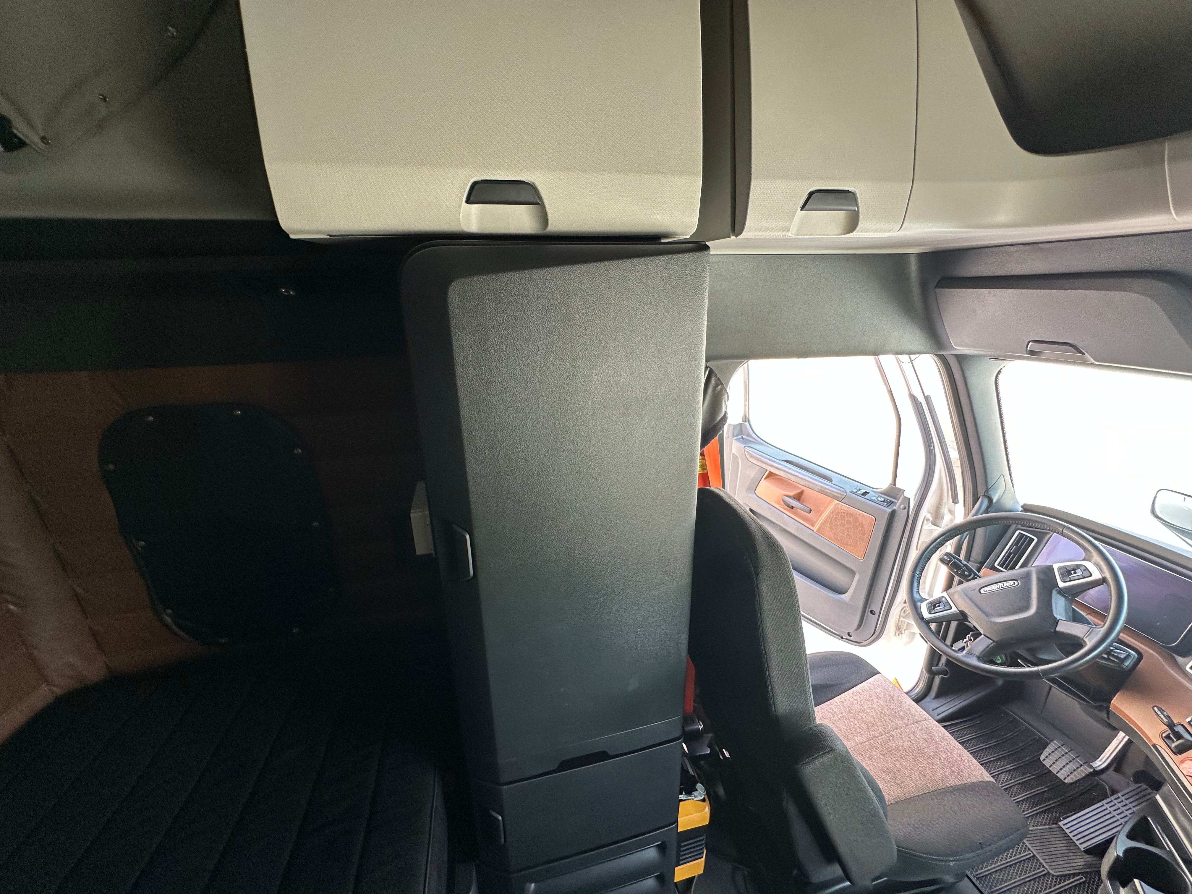 2023 Freightliner Cascadia Route One Trailers