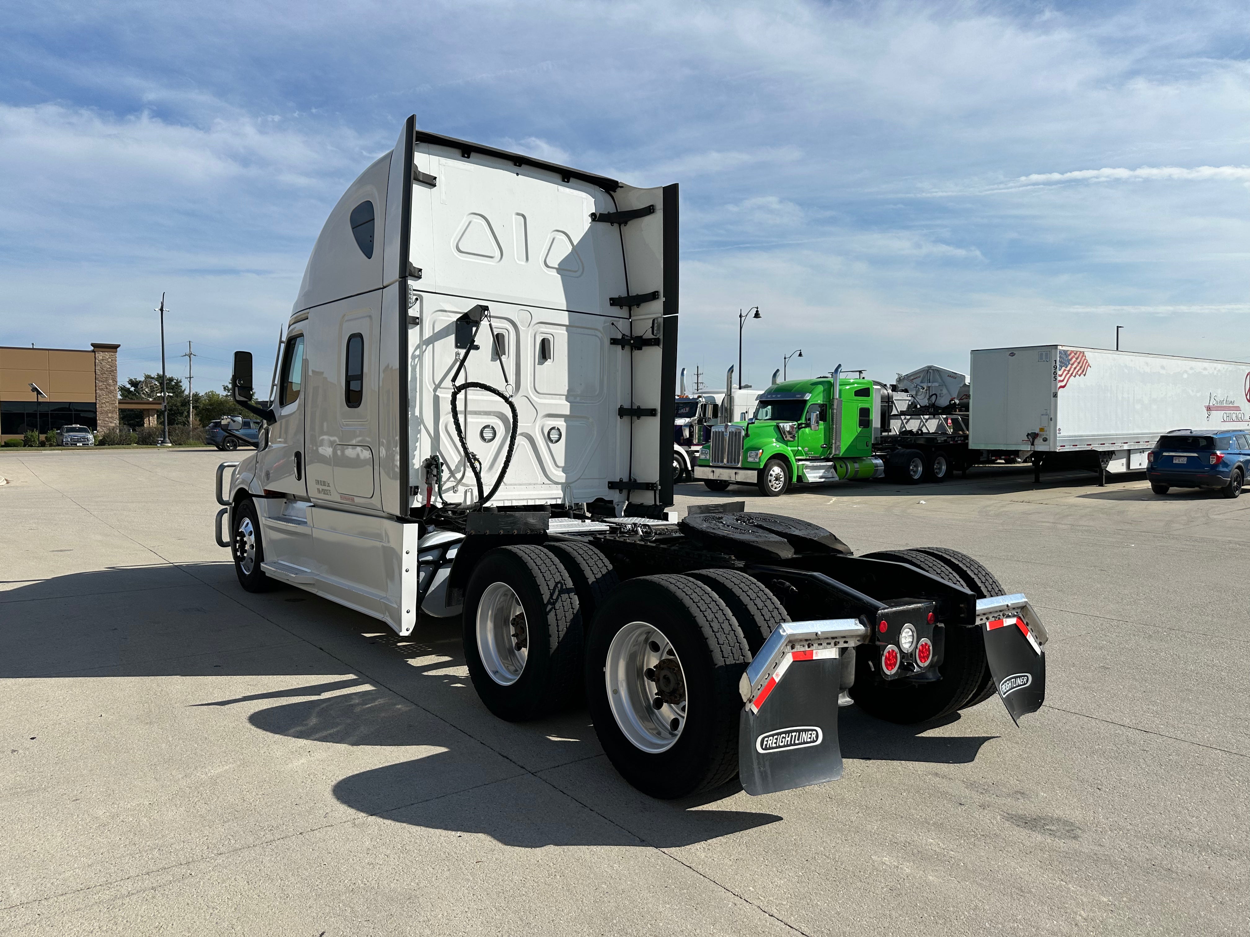 2023 Freightliner Cascadia Route One Trailers
