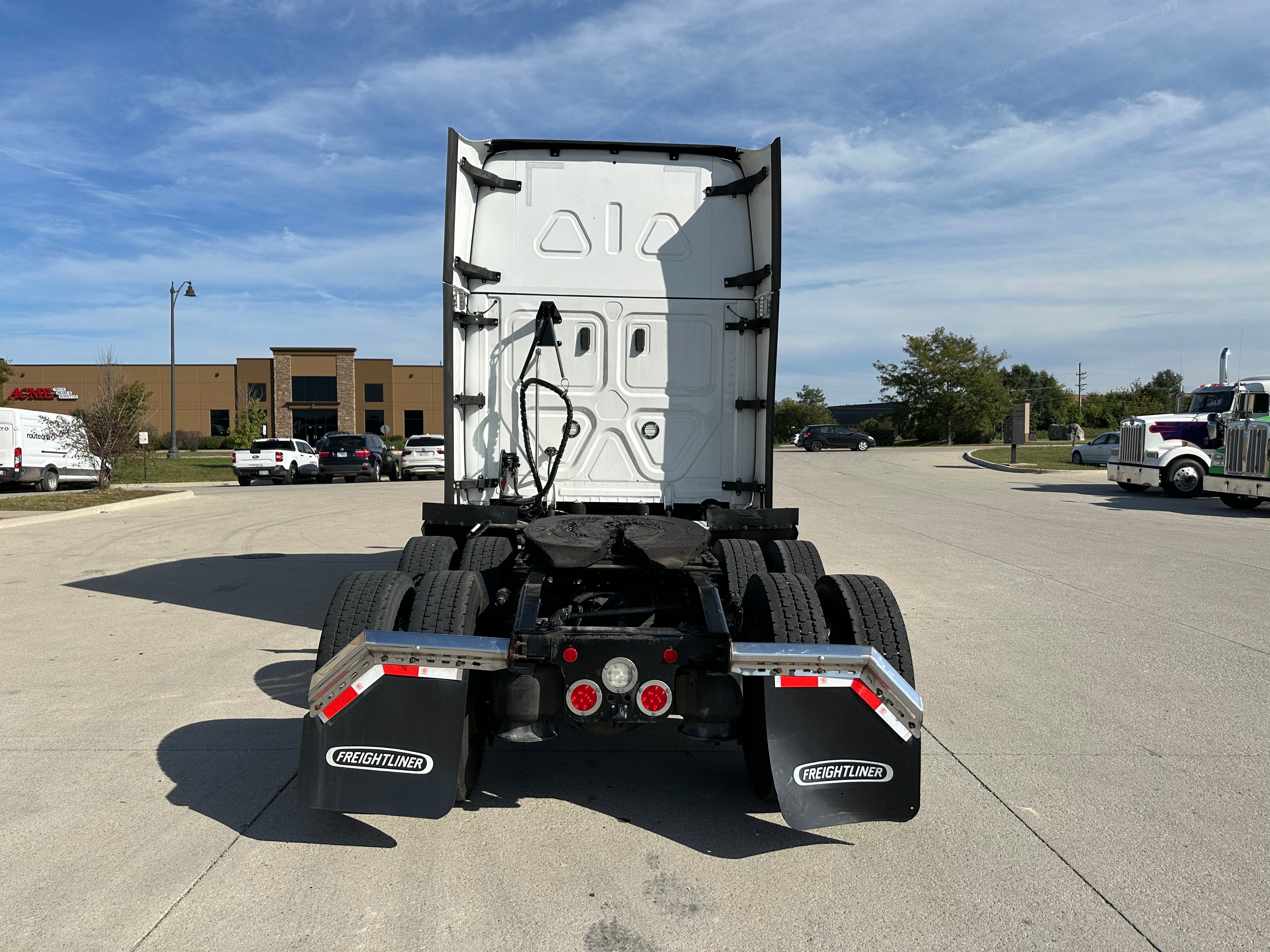 2023 Freightliner Cascadia Route One Trailers