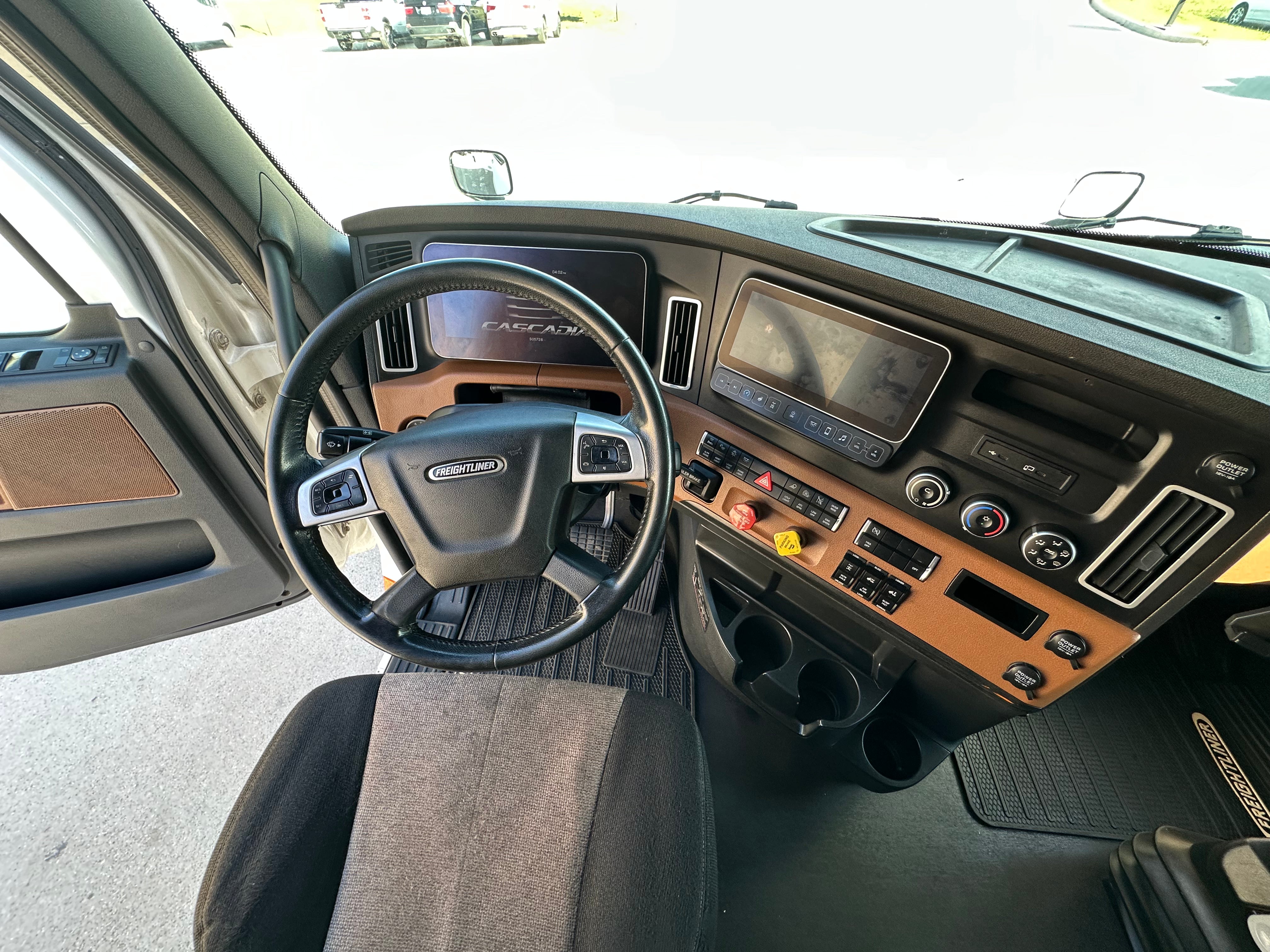 2023 Freightliner Cascadia Route One Trailers