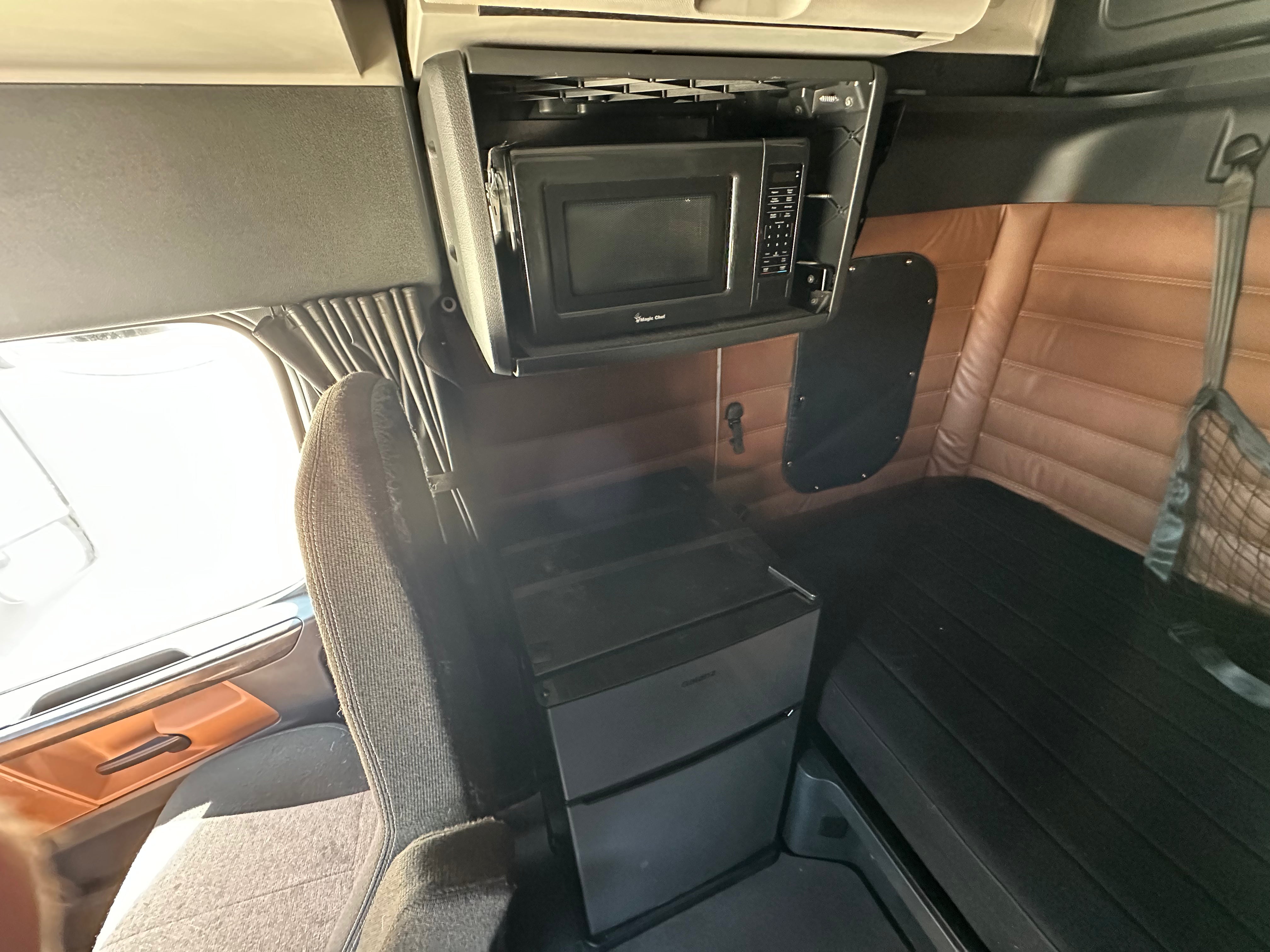 2023 Freightliner Cascadia Route One Trailers