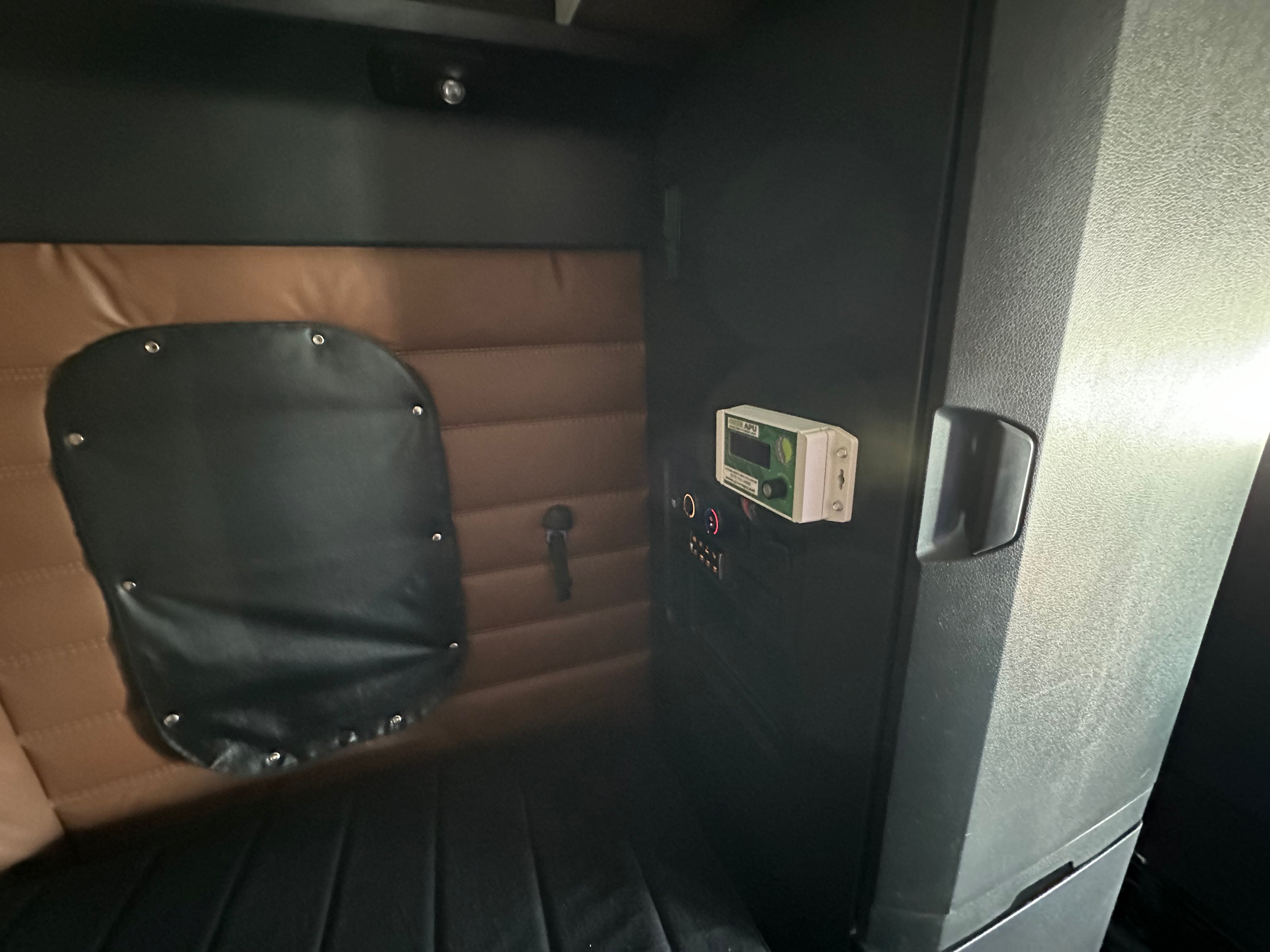 2023 Freightliner Cascadia Route One Trailers