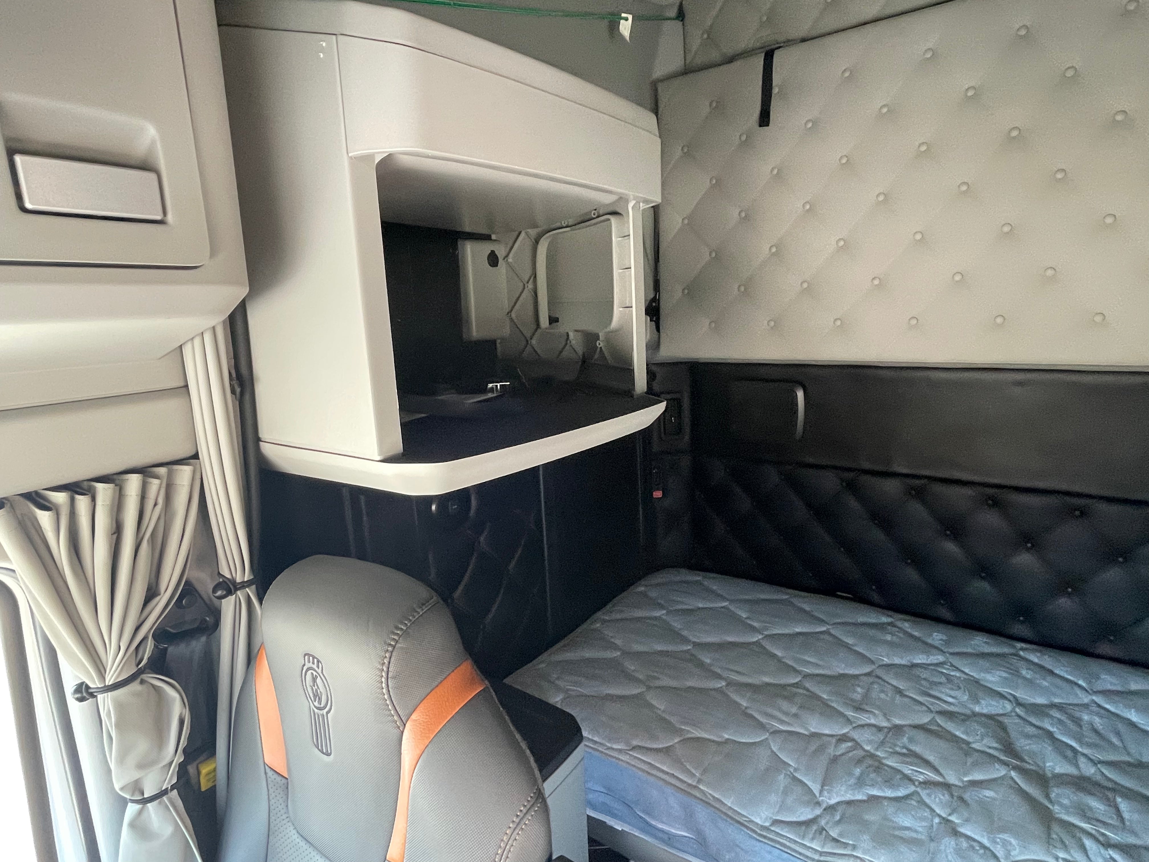 2022 Kenworth T680