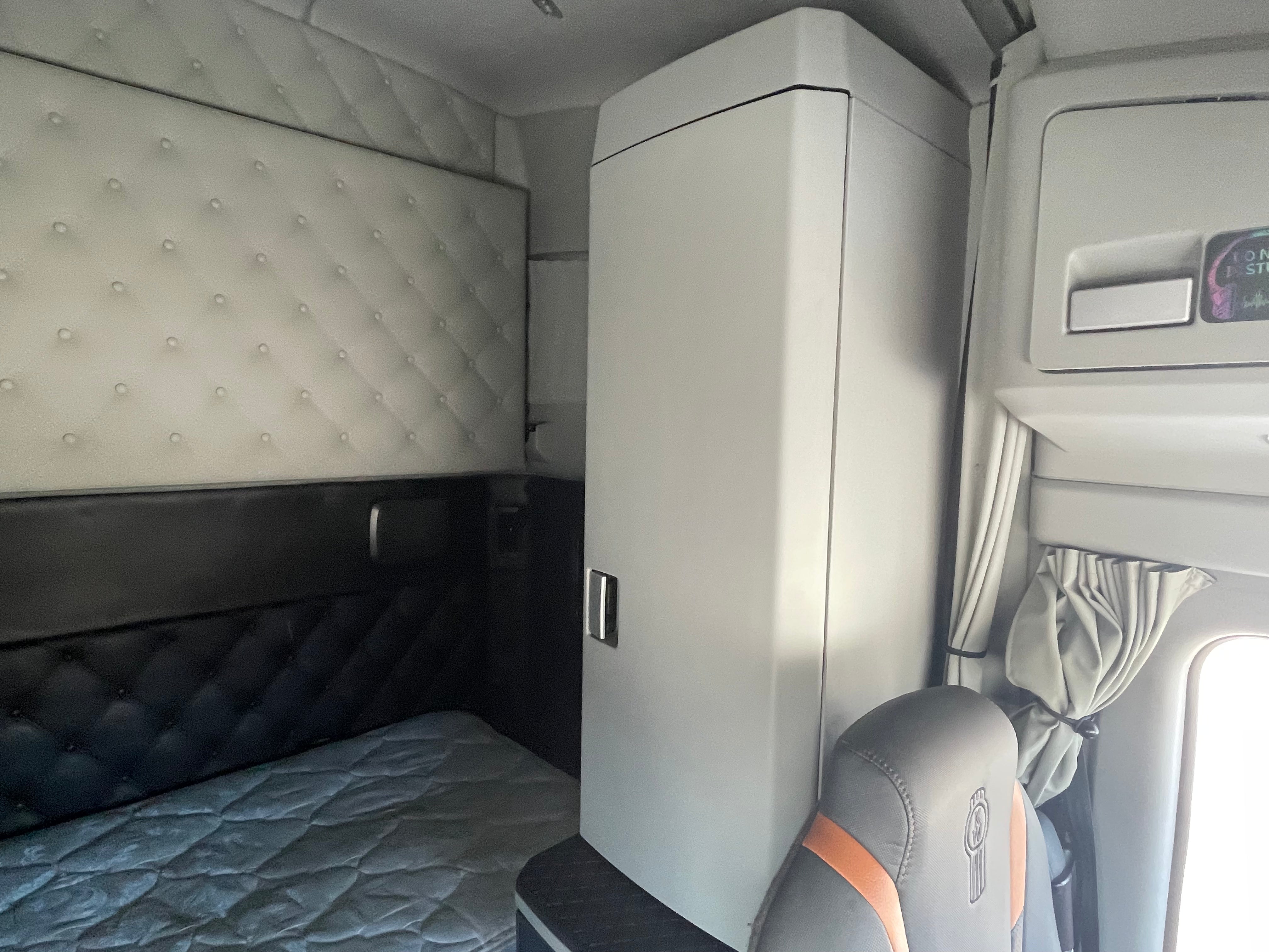 2022 Kenworth T680